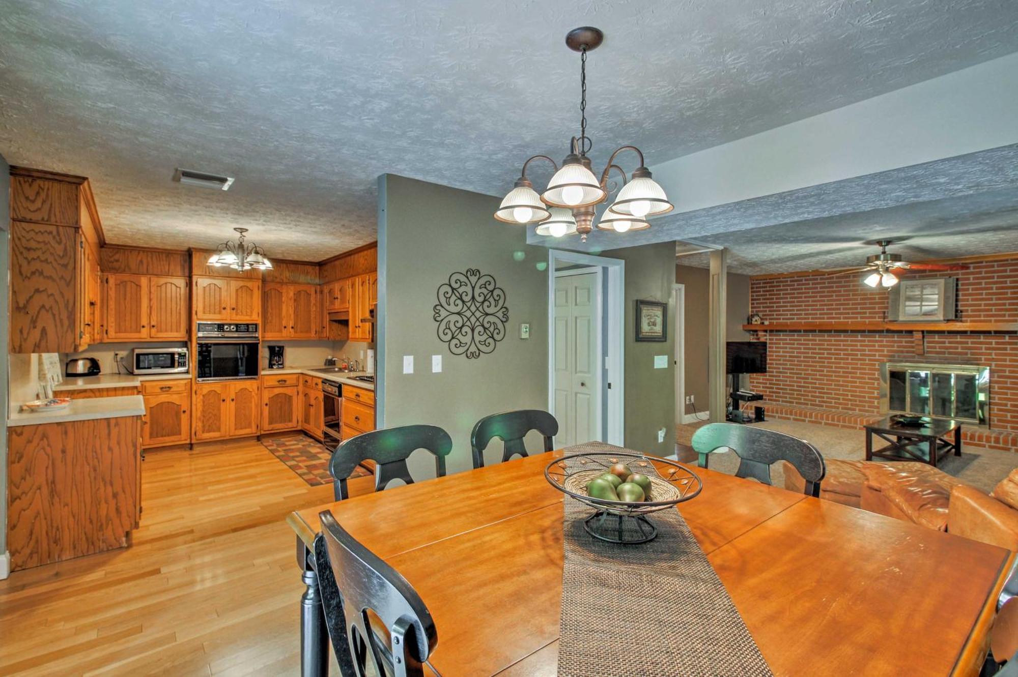 Spacious Georgia Getaway With Dock On Lake Lanier! غينسفيل المظهر الخارجي الصورة